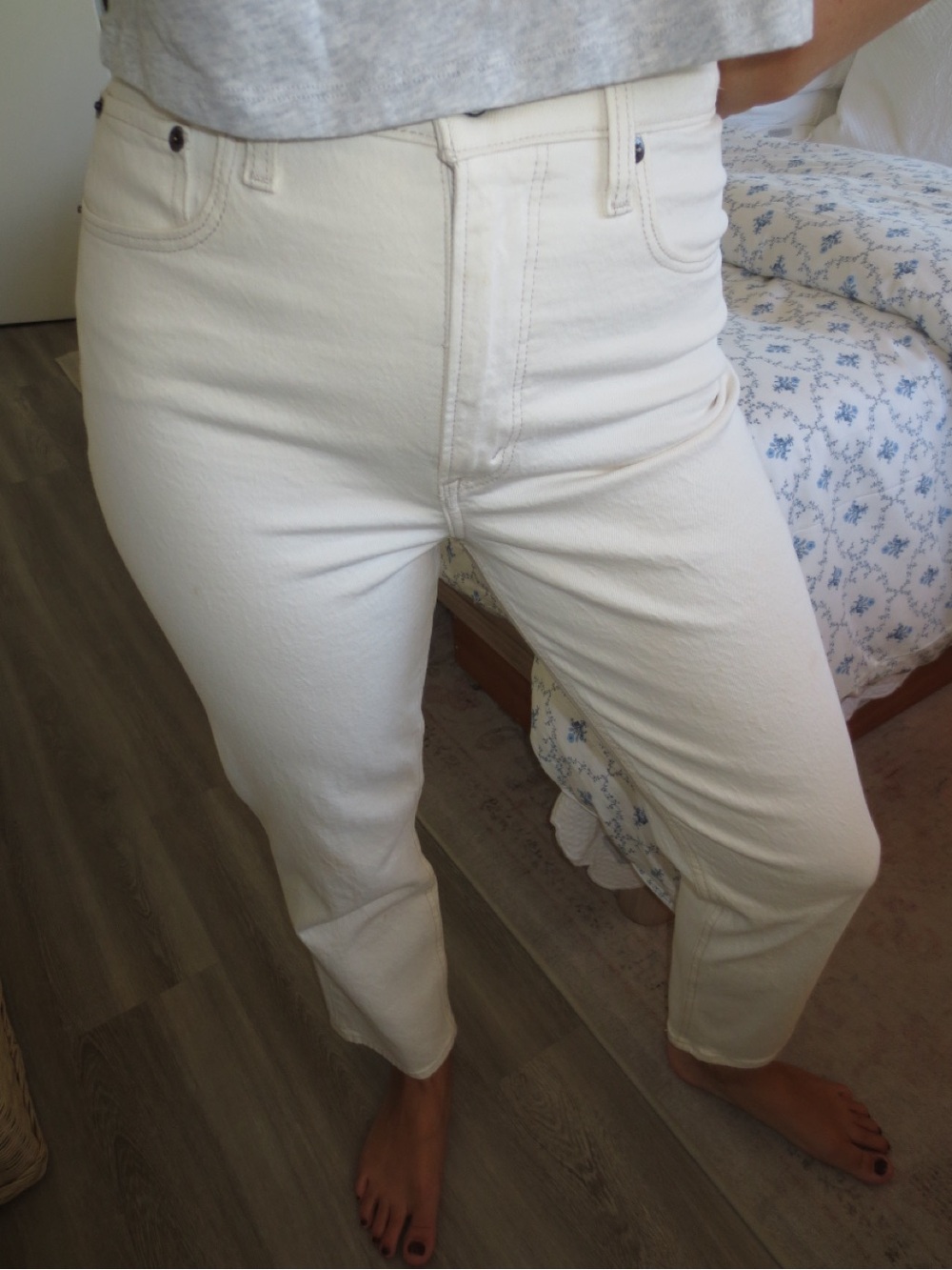 Abercrombie & Fitch The 90’s Straight Ultra High-Rise Jeans in Cream